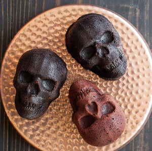 Nordic Ware Haunted Skull Cakelet Pan, Bronze - 